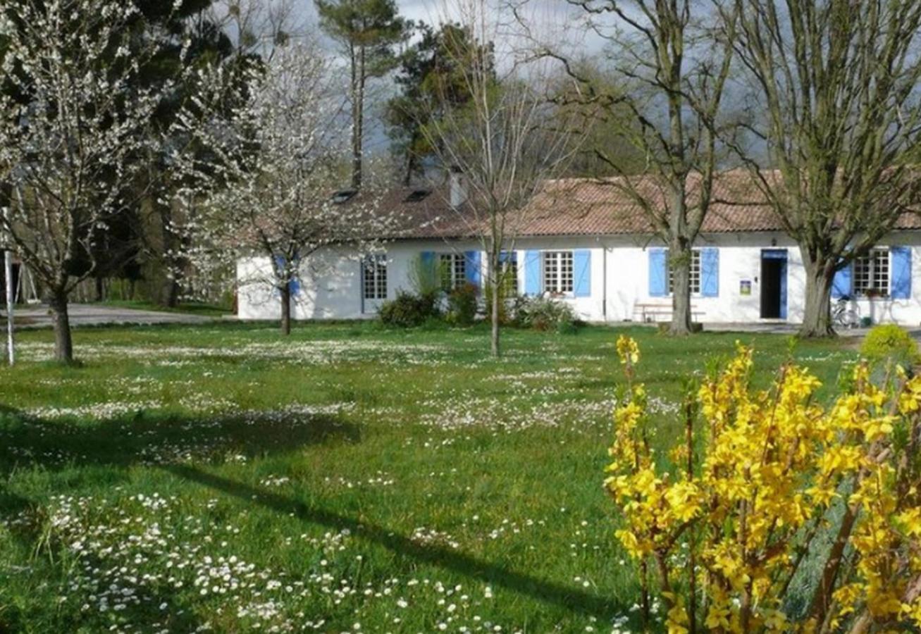 Chambres D'Hotes La Maison Blanche Lorp-Sentaraille Exterior photo